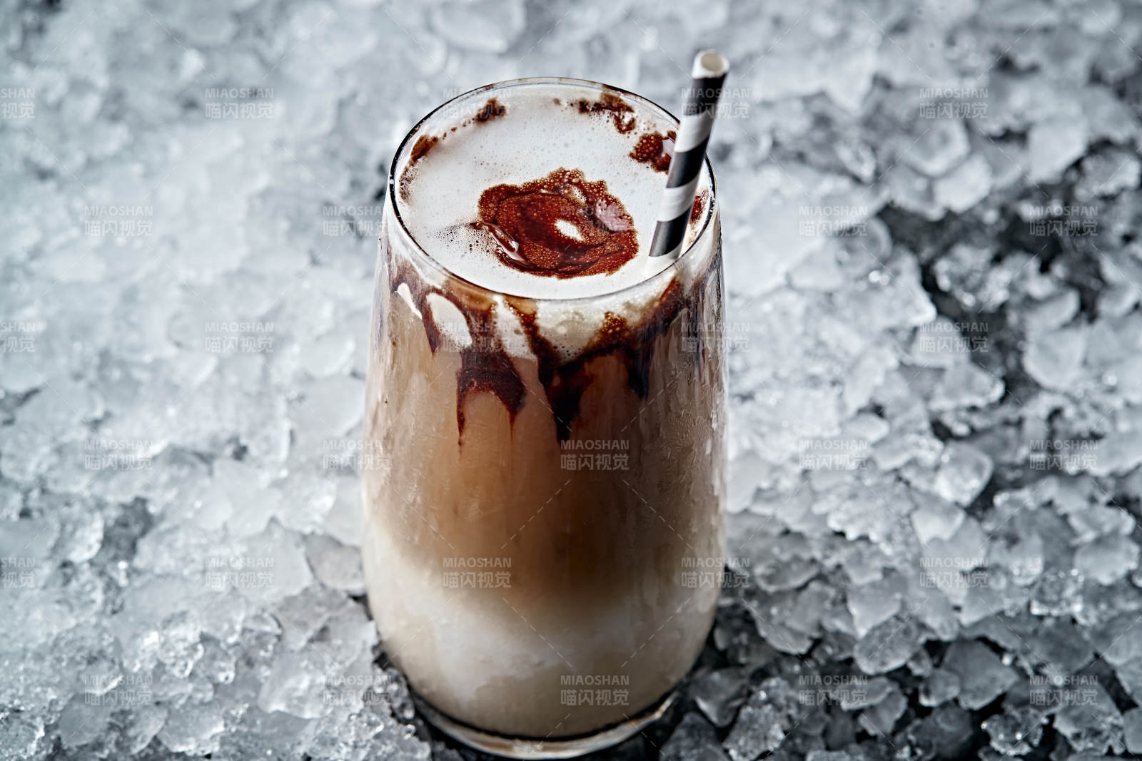 美式雪顶奶油冰咖啡图片