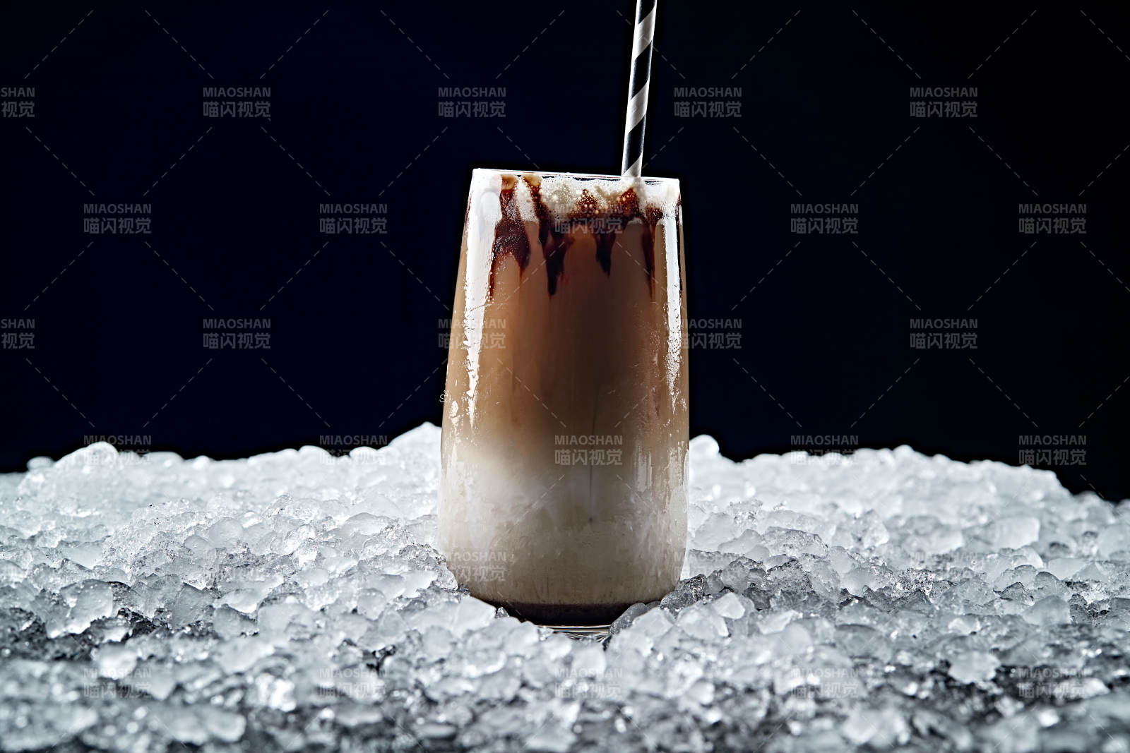 美式雪顶奶油冰咖啡图片