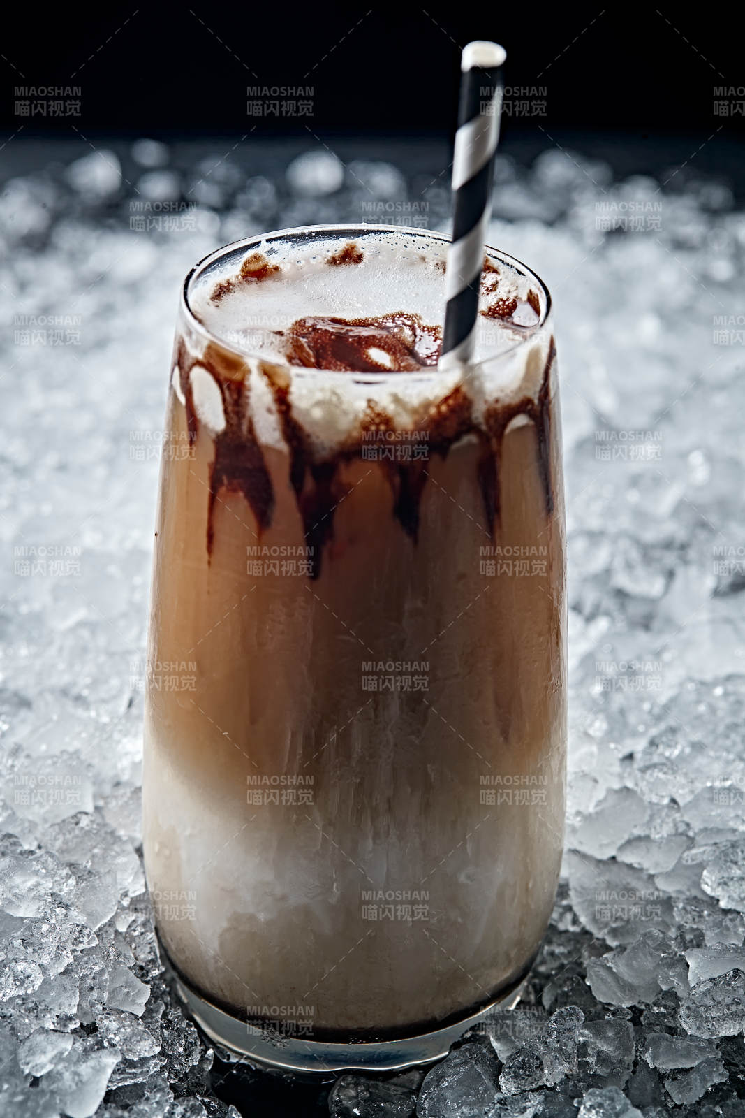 美式雪顶奶油冰咖啡图片