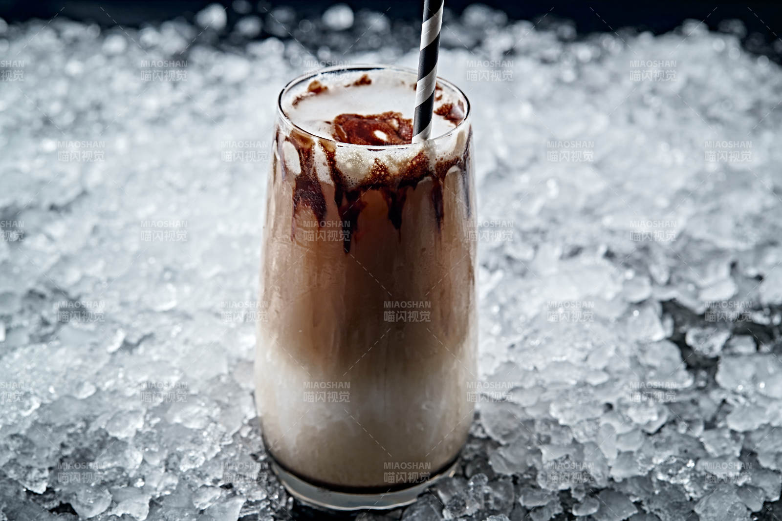 美式雪顶奶油冰咖啡图片