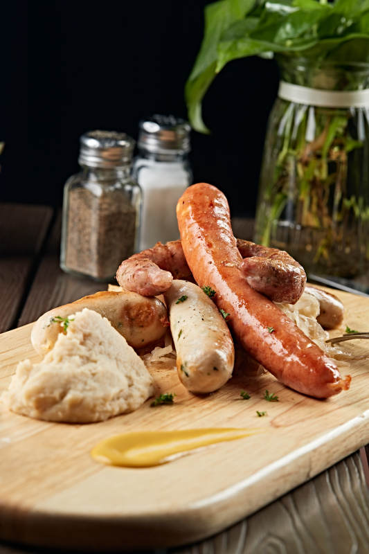 德国烤肠配酸菜土豆泥图片