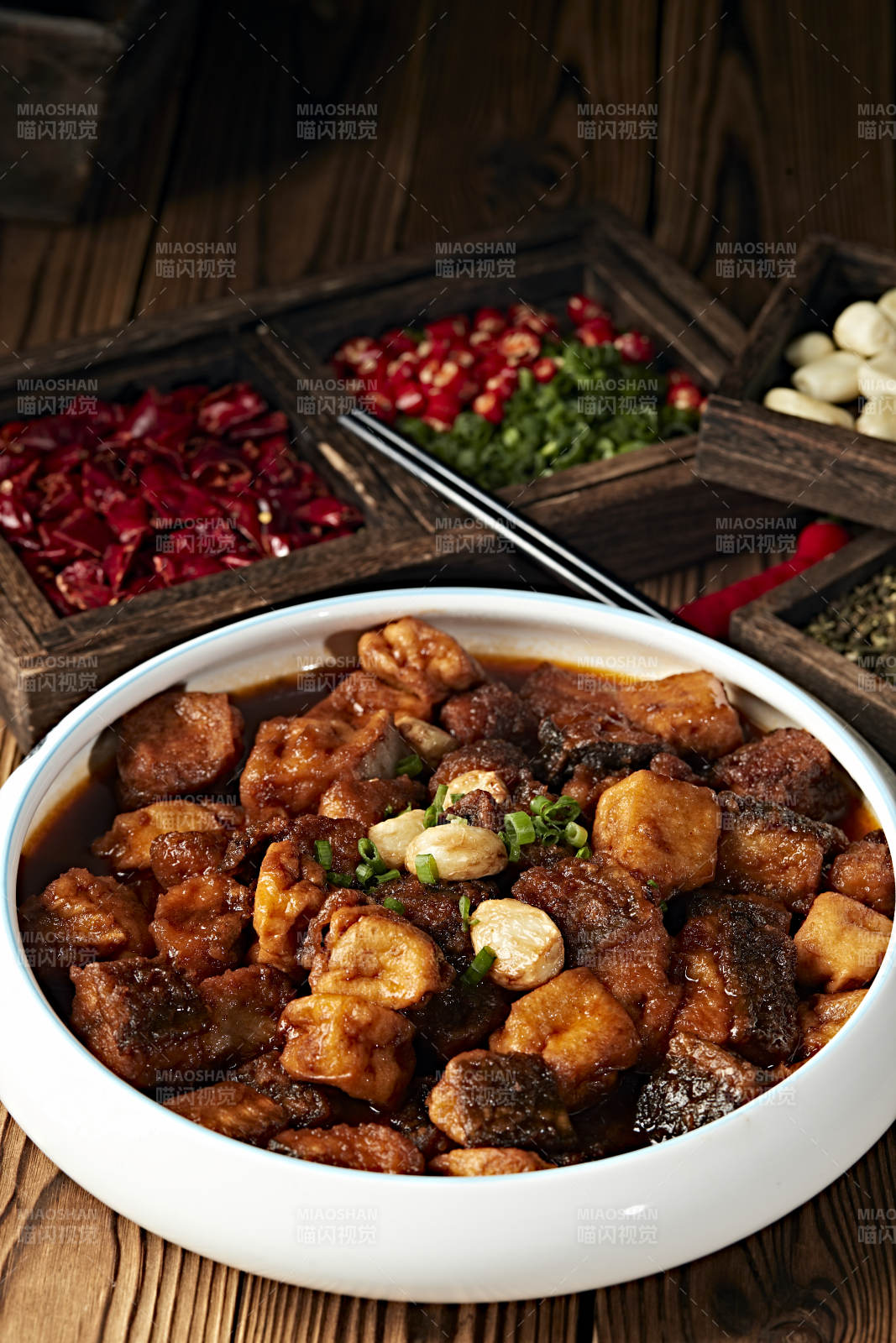 红烧蒜香鲶鱼炸豆腐图片