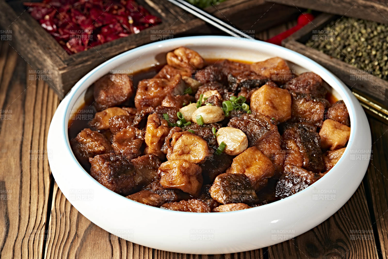 红烧蒜香鲶鱼炸豆腐图片