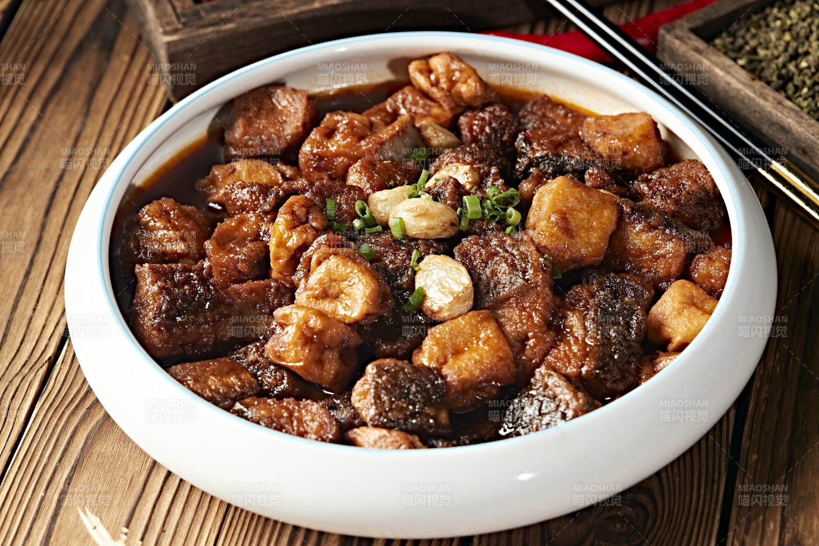 红烧蒜香鲶鱼炸豆腐图片