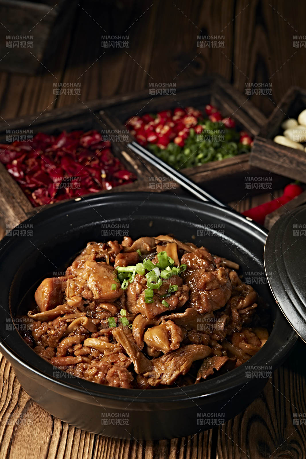 砂锅松蘑烧鸡块图片