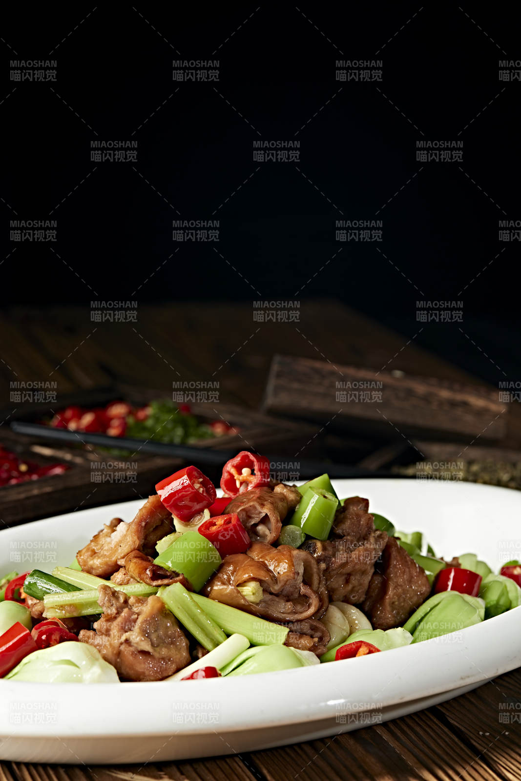 米椒蒜香烧肥肠图片