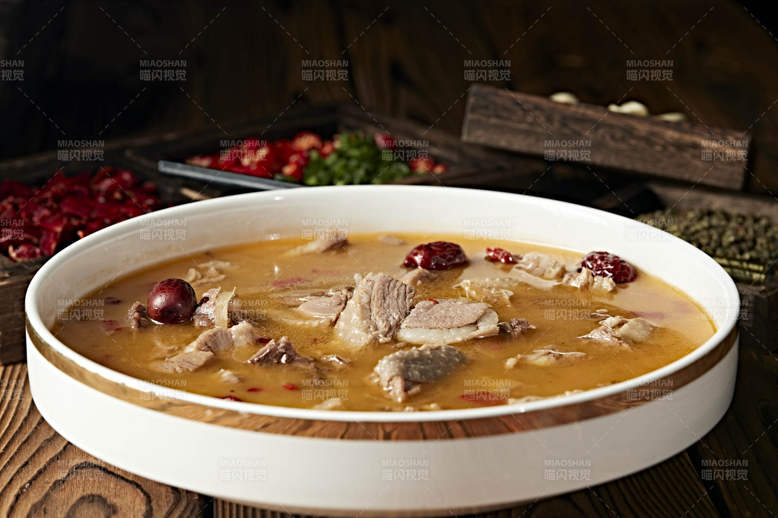 红枣枸杞炖滋补老鸭汤图片