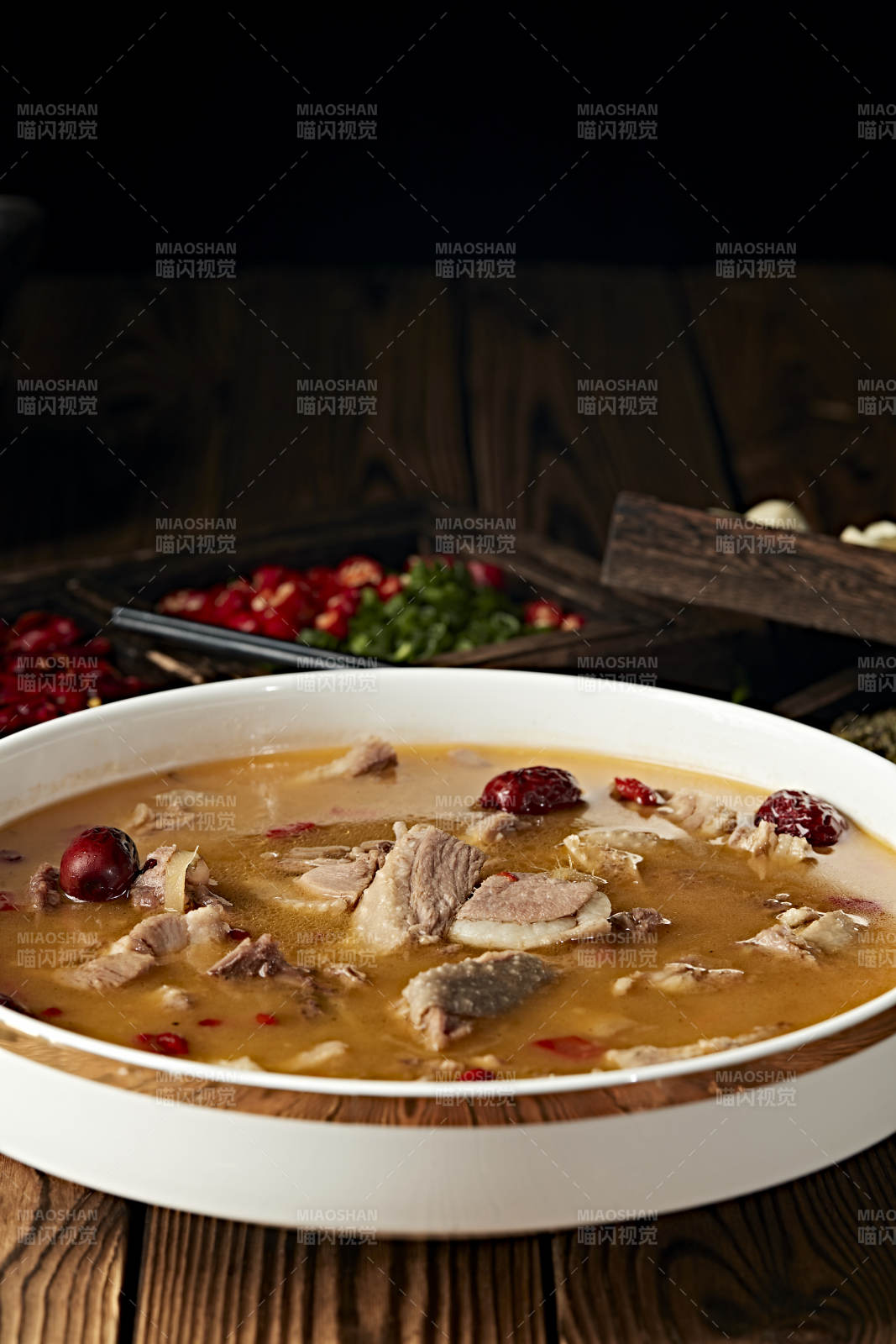 红枣枸杞炖滋补老鸭汤图片