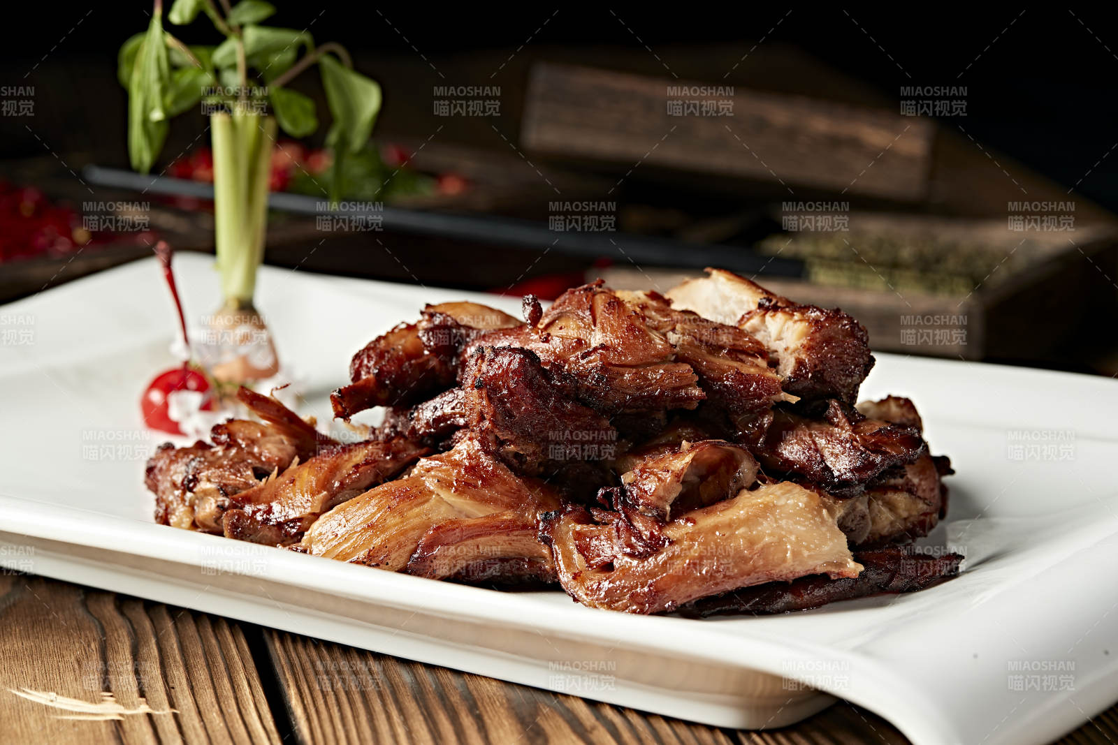 分切香酥炭烤兔图片