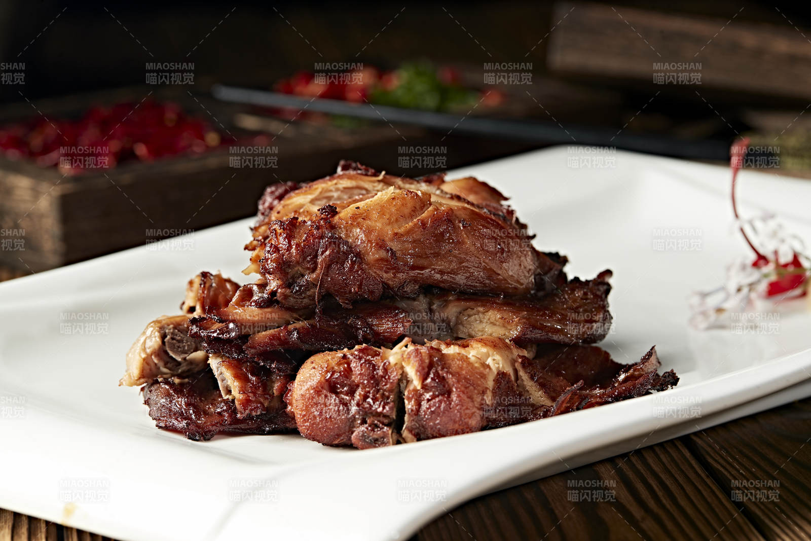 分切香酥炭烤兔图片