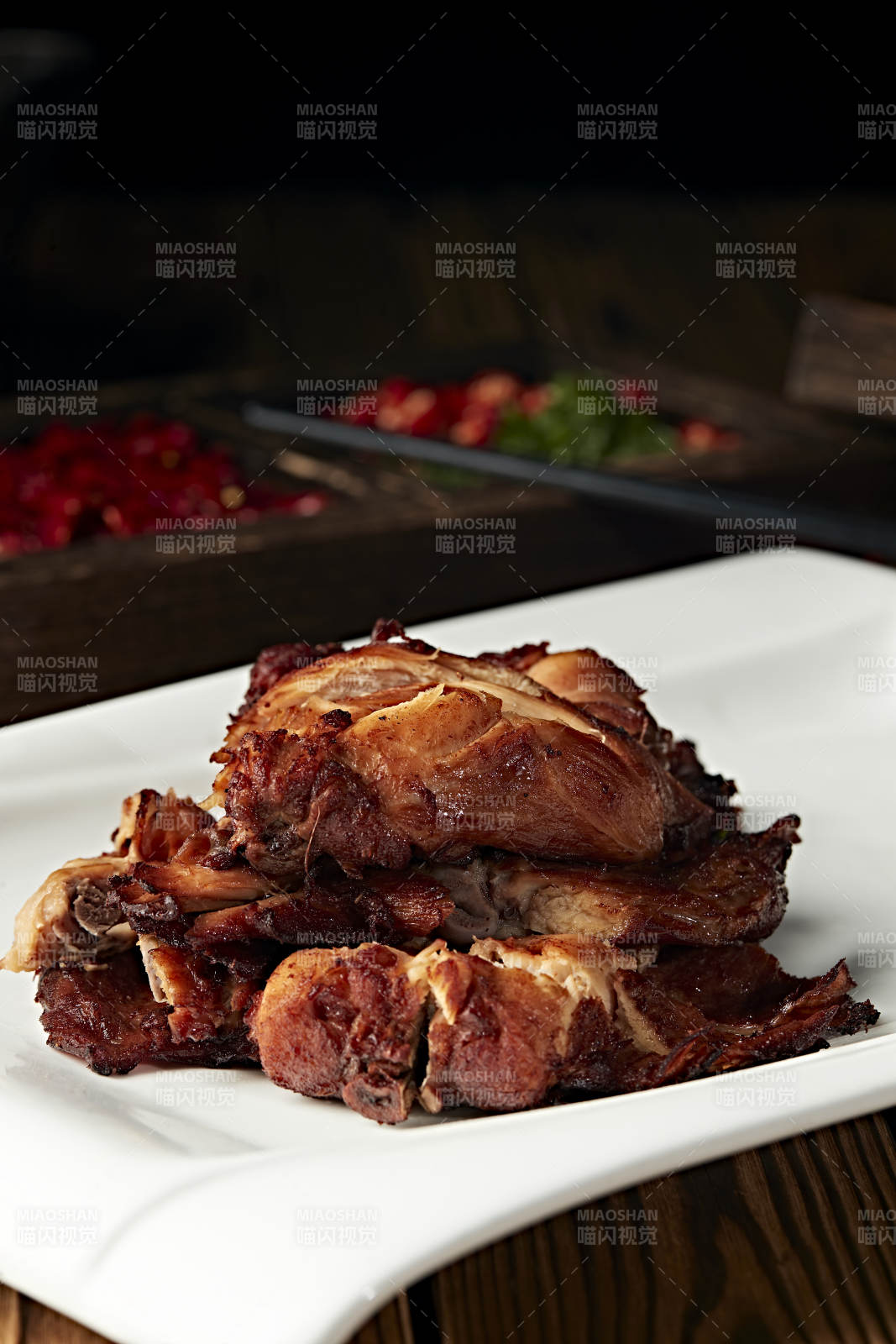 分切香酥炭烤兔图片