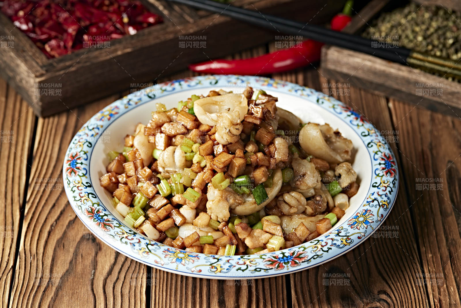 西芹杏鲍菇粒酱爆墨鱼图片
