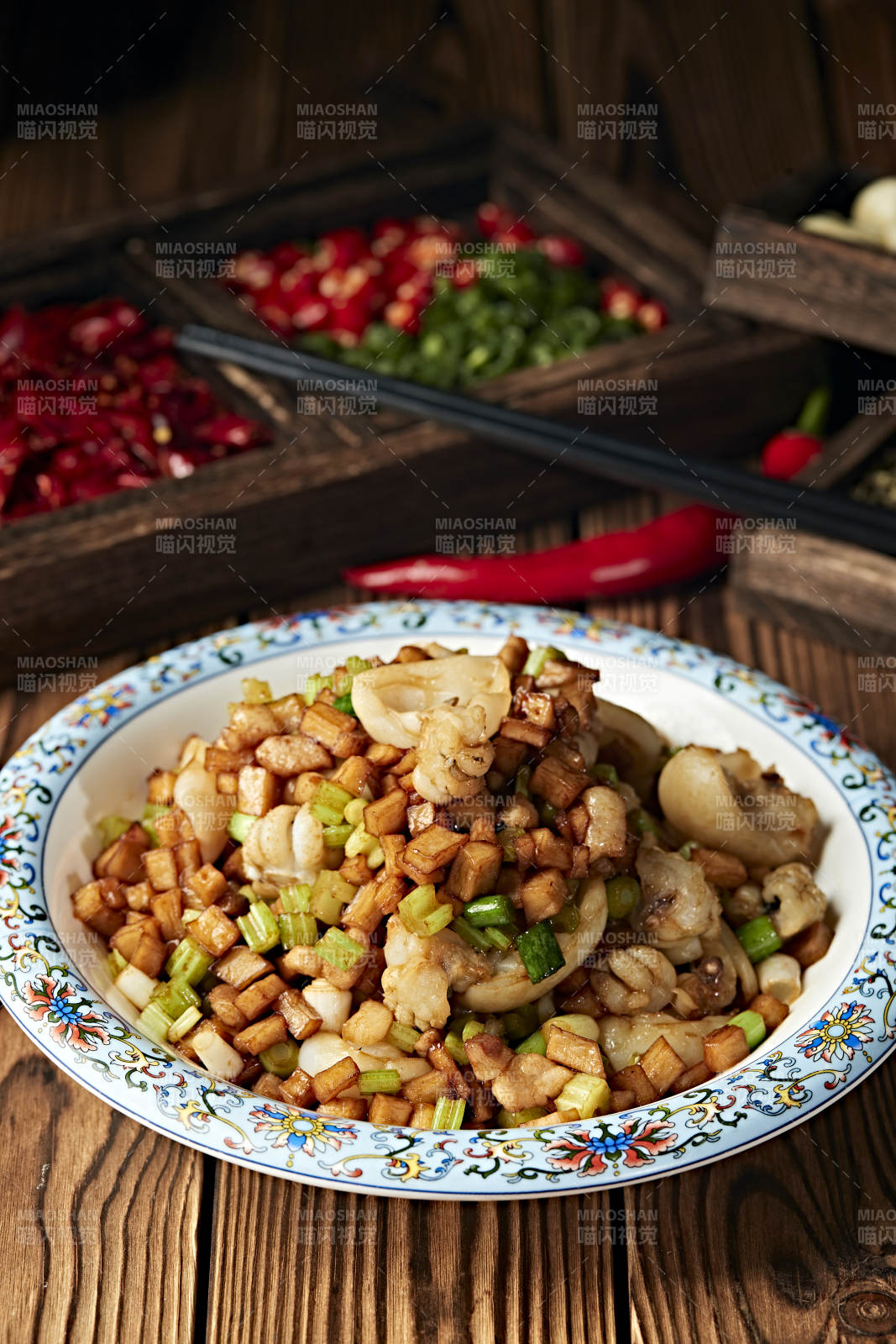西芹杏鲍菇粒酱爆墨鱼图片
