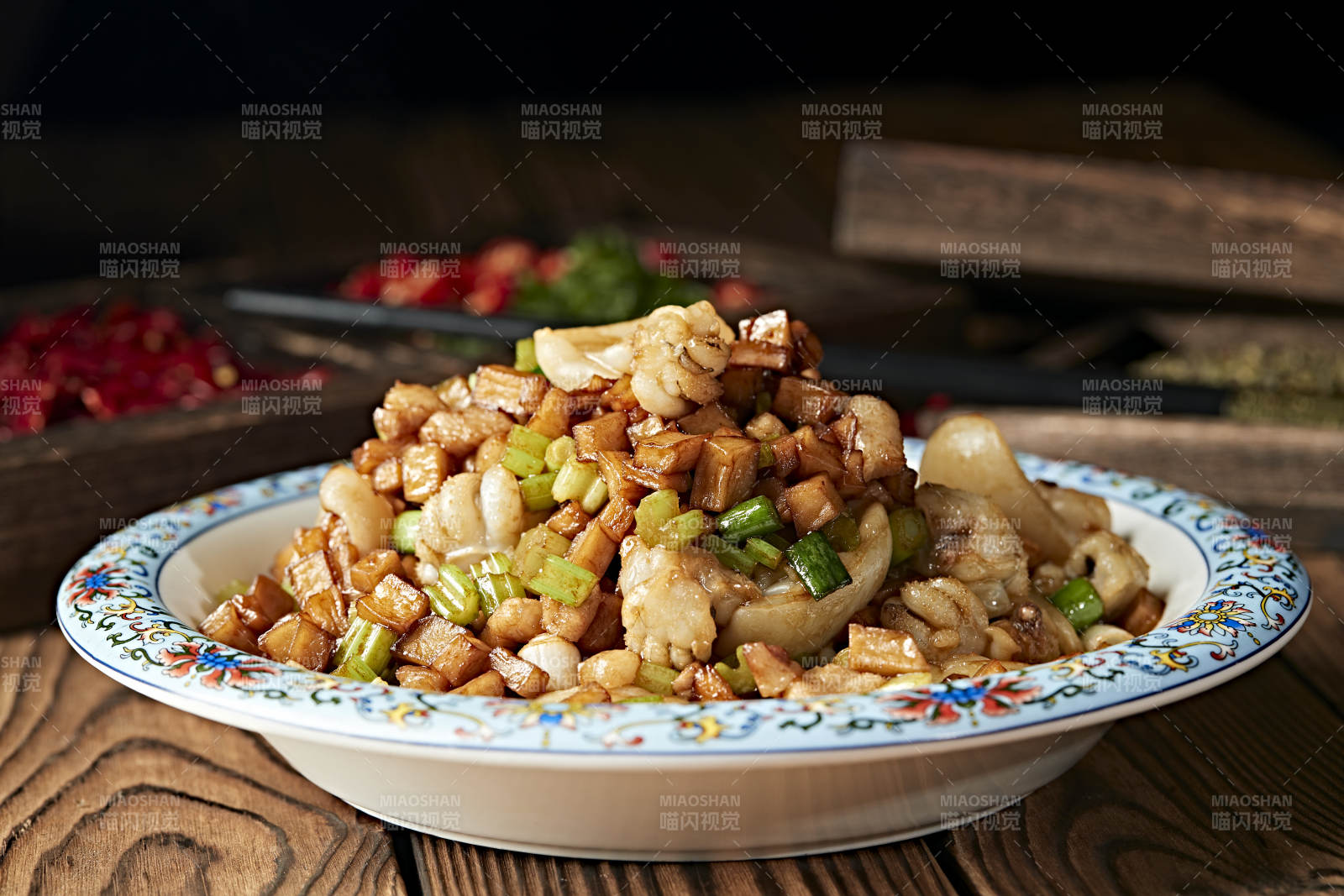 西芹杏鲍菇粒酱爆墨鱼图片