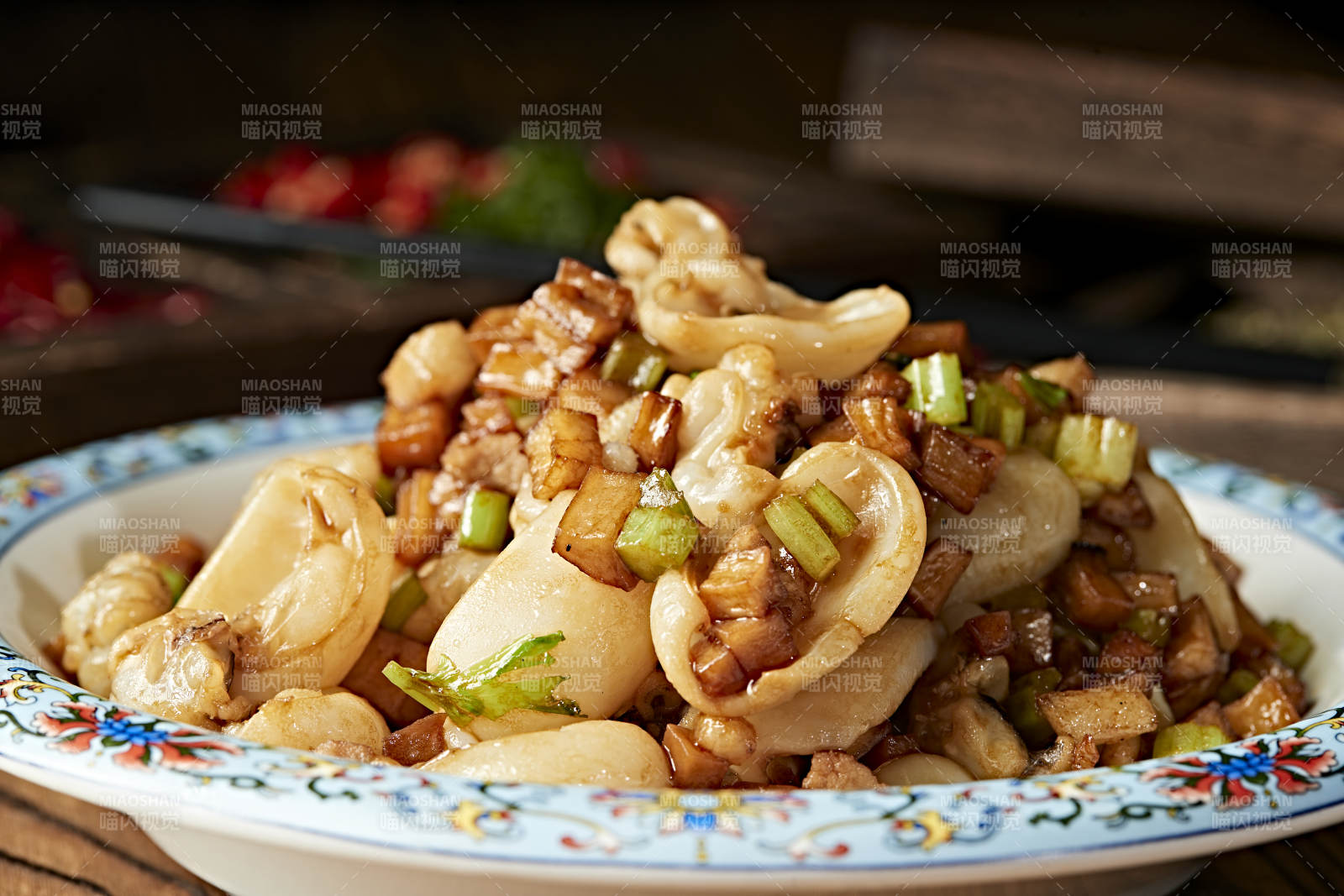 西芹杏鲍菇粒酱爆墨鱼图片