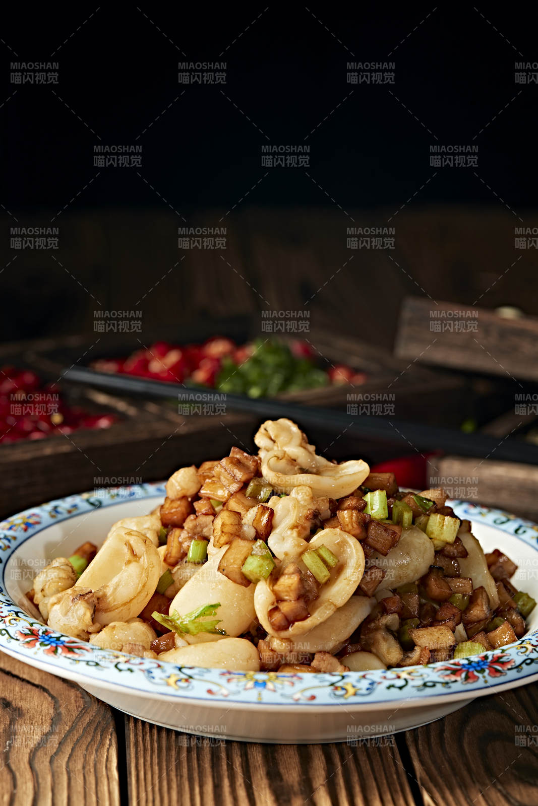 西芹杏鲍菇粒酱爆墨鱼图片