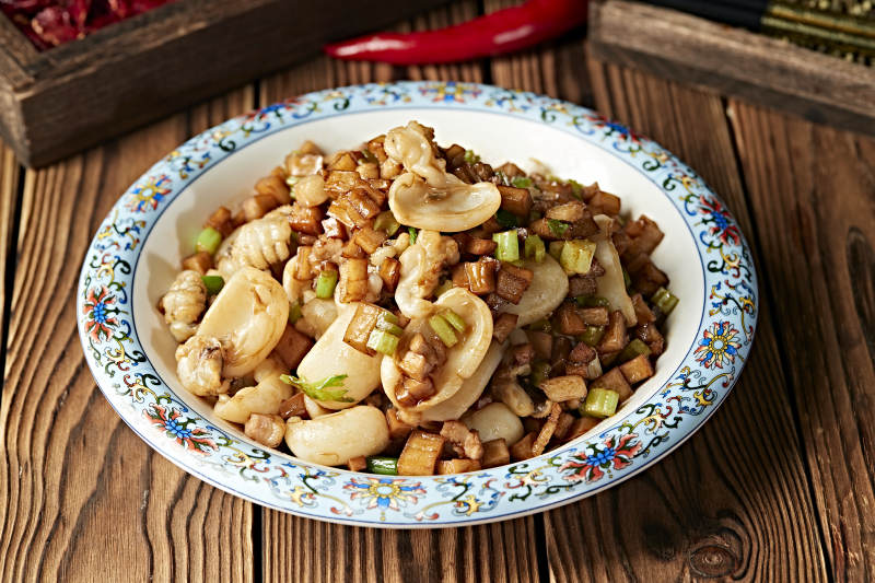 西芹杏鲍菇粒酱爆墨鱼图片