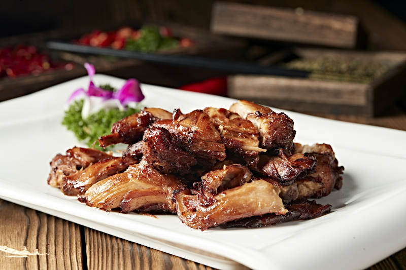 分切香酥炭烤兔图片