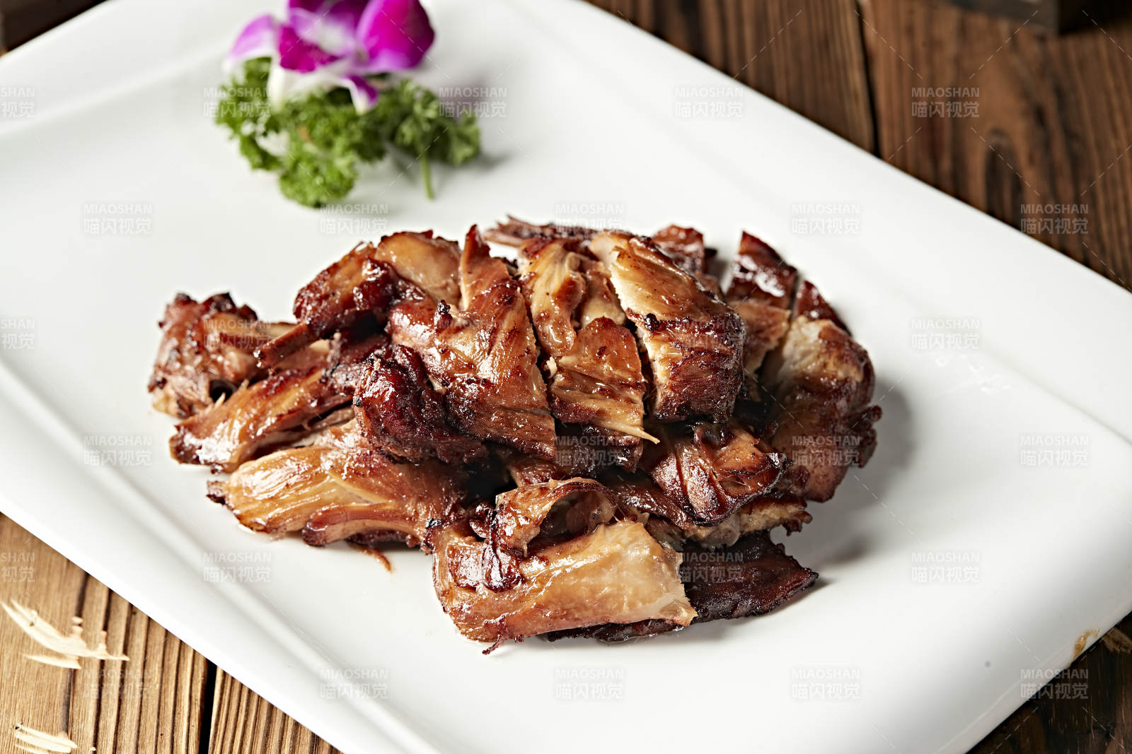 分切香酥炭烤兔图片