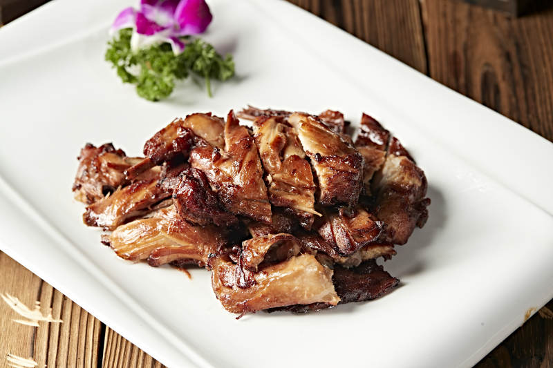 分切香酥炭烤兔图片