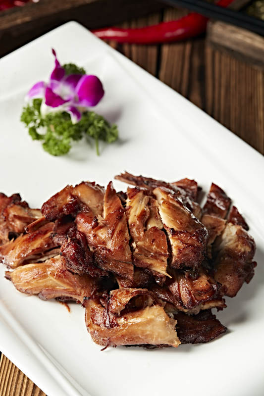 分切香酥炭烤兔图片