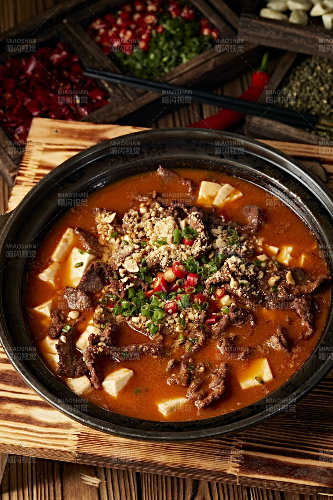 砂锅水煮牛肉内酯豆腐图片