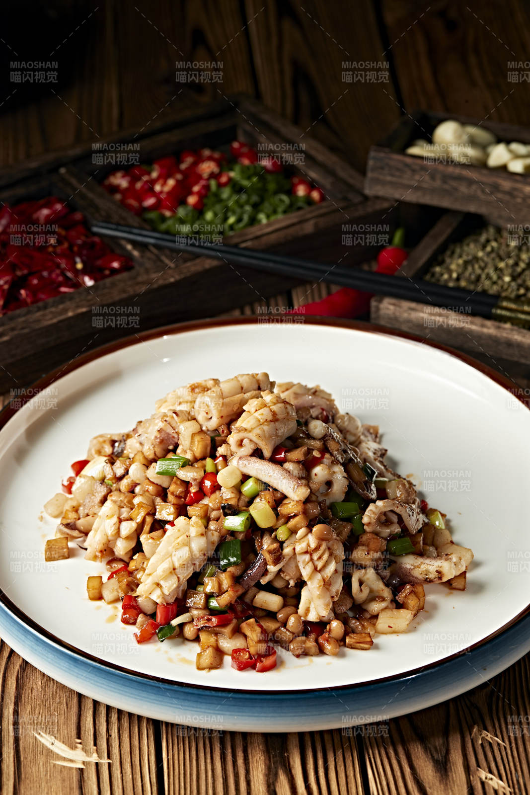 米椒杏鲍菇粒爆炒鱿鱼卷图片