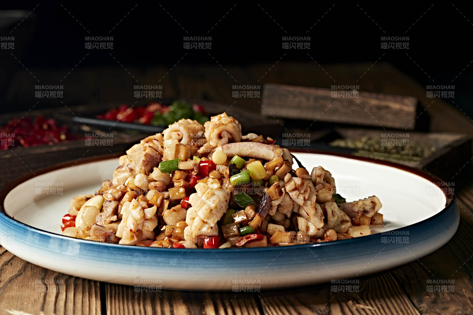 米椒杏鲍菇粒爆炒鱿鱼卷图片