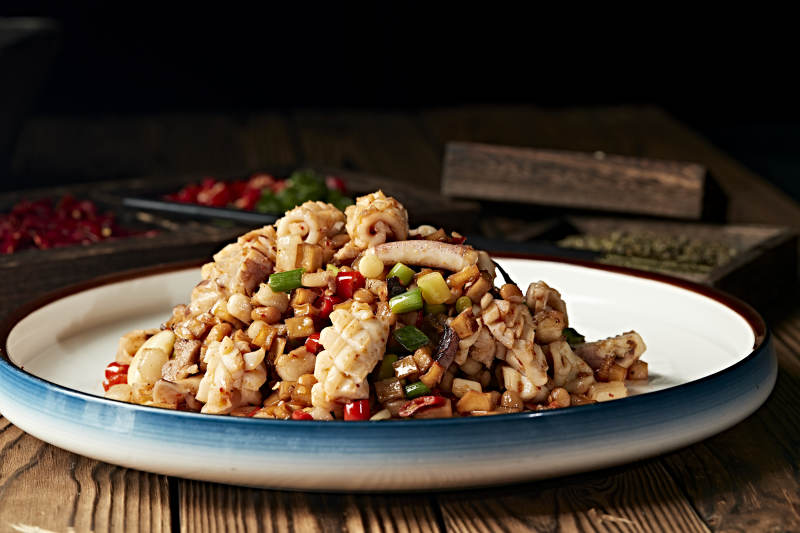 米椒杏鲍菇粒爆炒鱿鱼卷图片