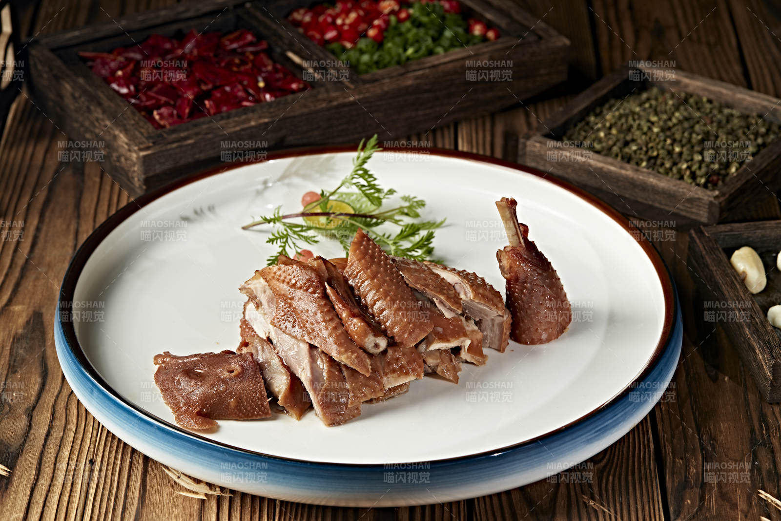 半只切块熏鸡图片