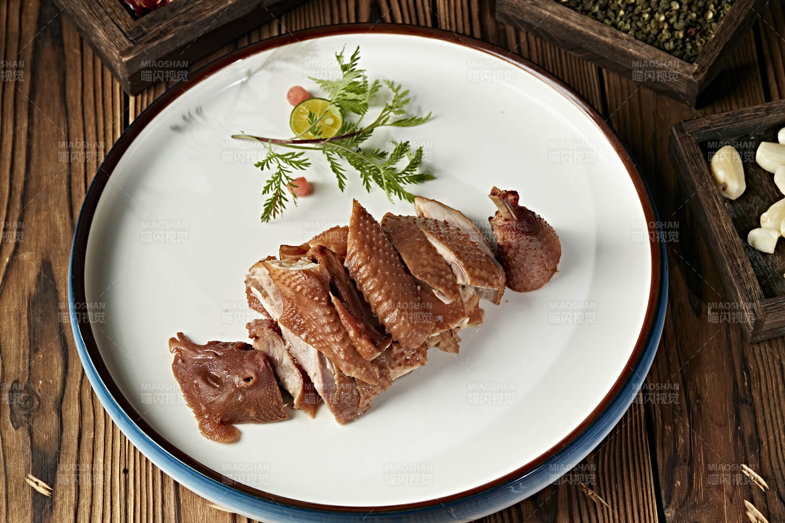 半只切块熏鸡图片