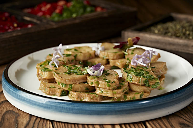 紫苏叶碎凉拌杏鲍菇片图片