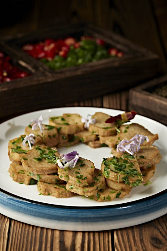 紫苏叶碎凉拌杏鲍菇片图片