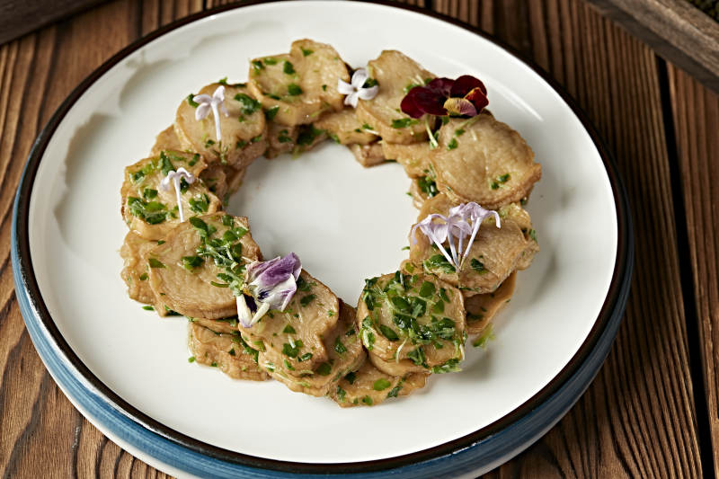 紫苏叶碎凉拌杏鲍菇片图片