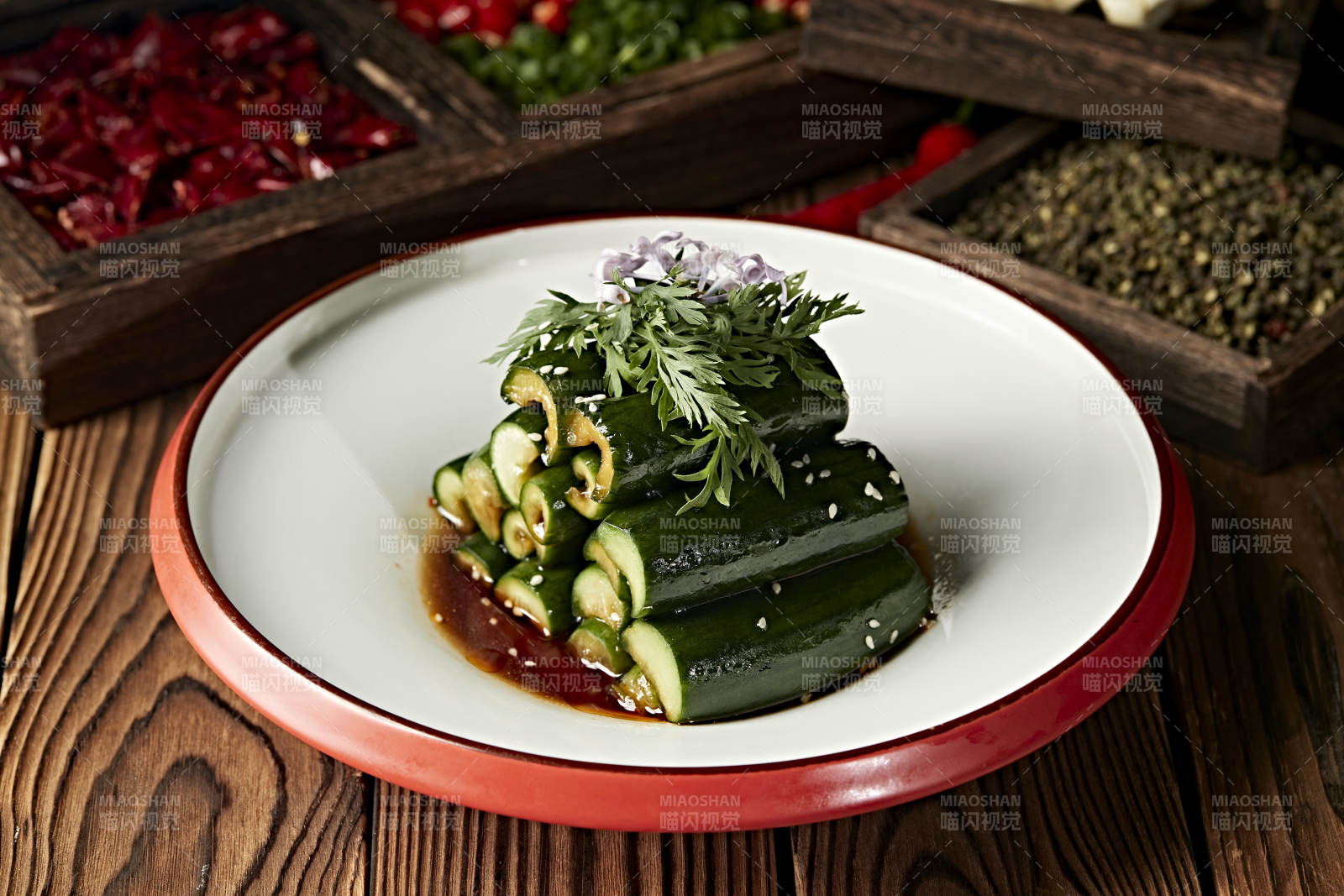 美味凉菜浇汁青瓜图片