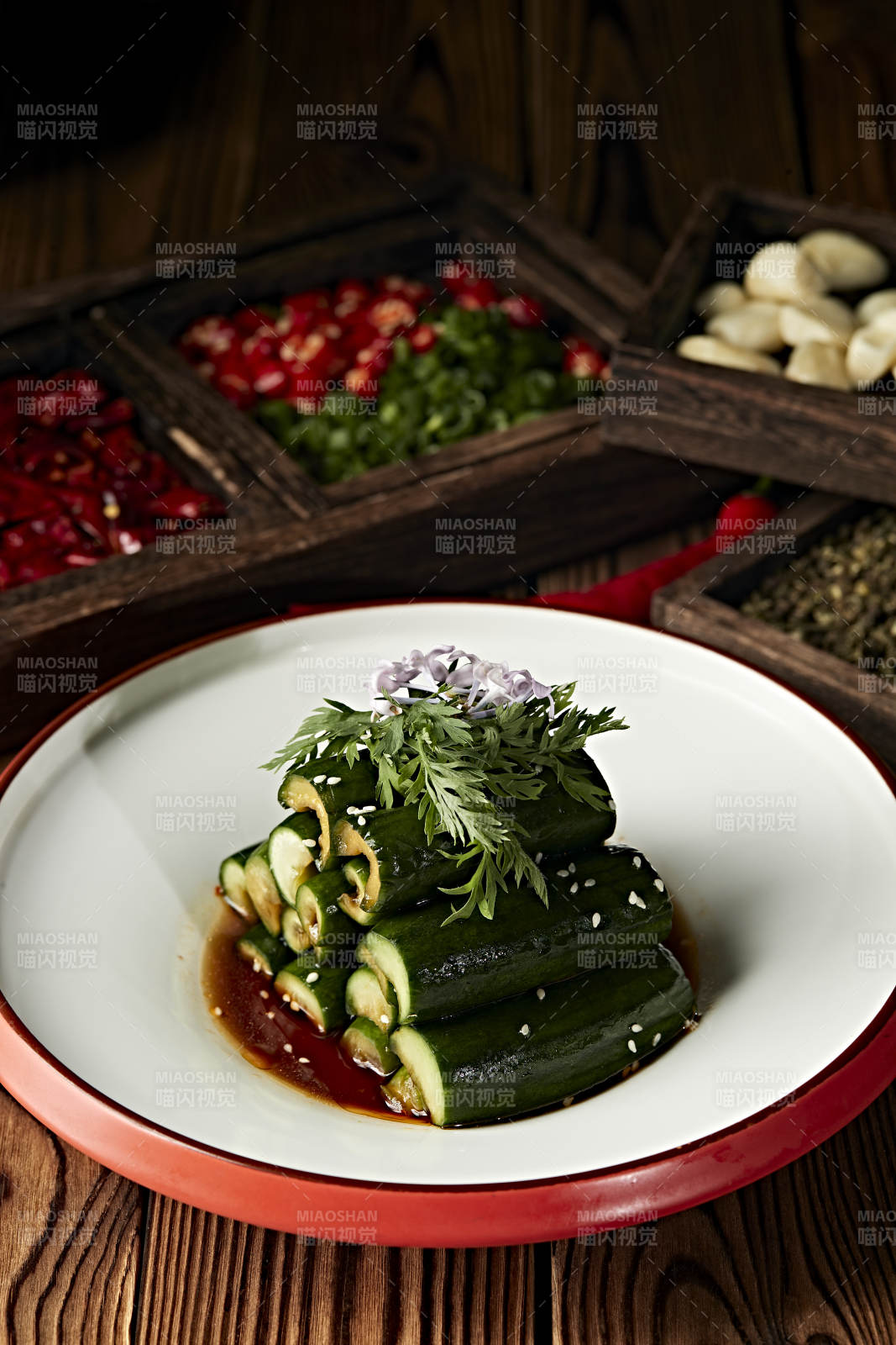 美味凉菜浇汁青瓜图片