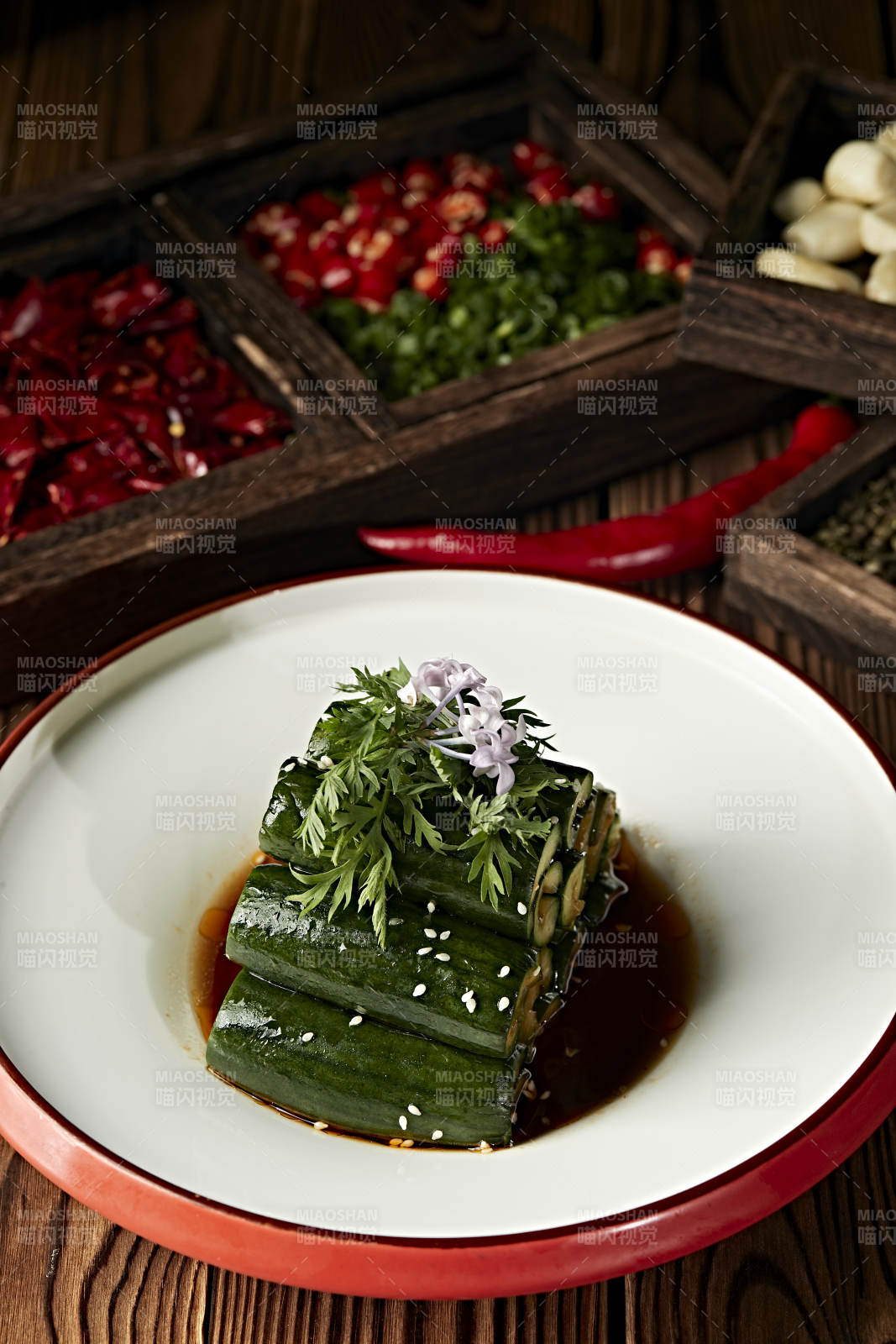 美味凉菜浇汁青瓜图片