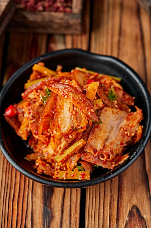 红油香辣烟熏猪五花肉切片图片