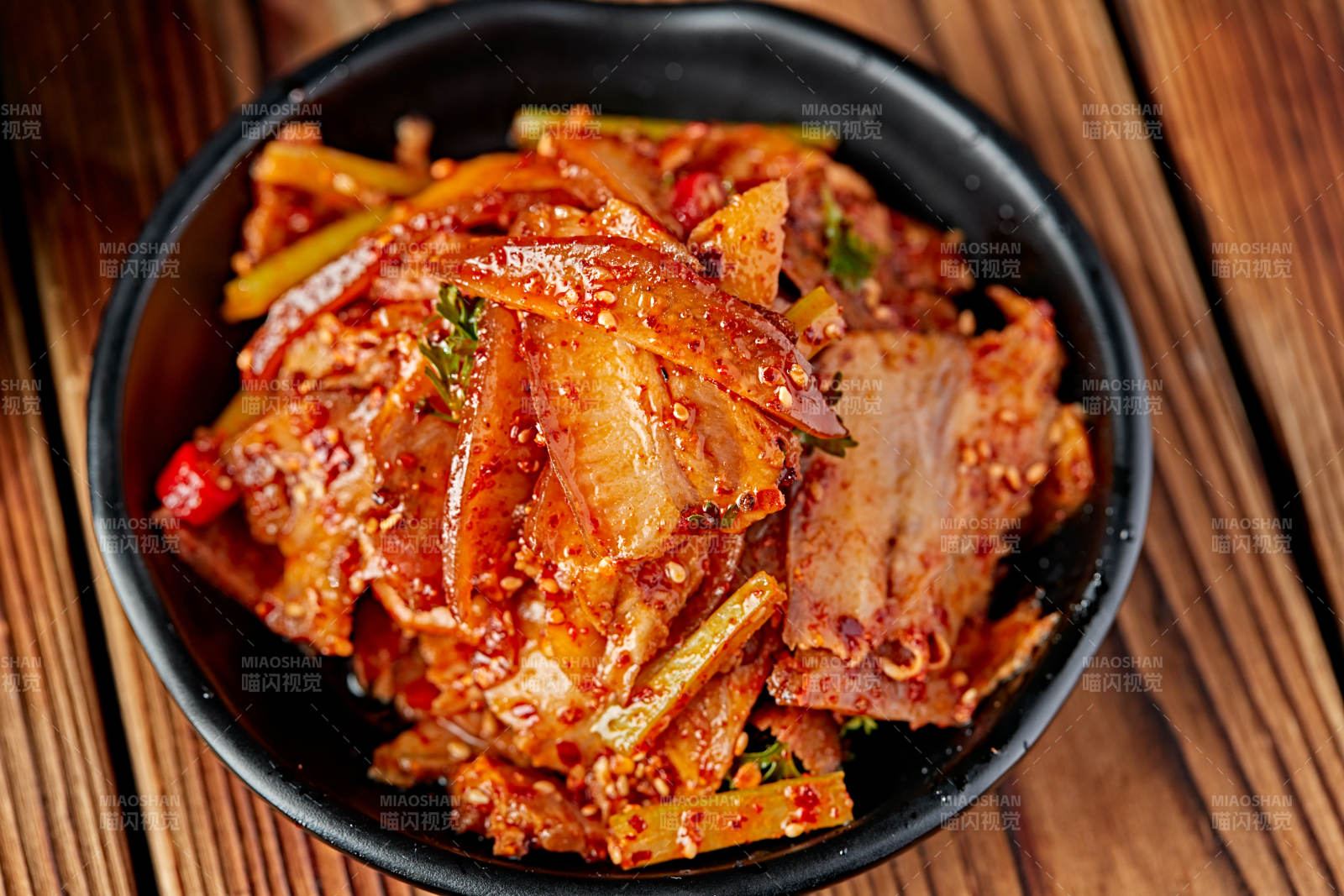 红油香辣烟熏猪五花肉切片图片