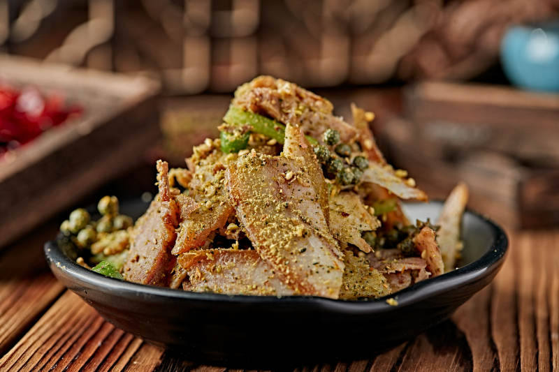 藤椒椒麻烟熏猪五花肉切片图片