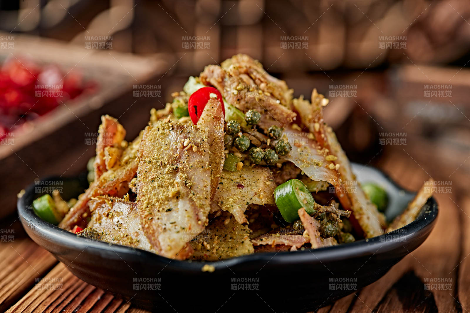 藤椒椒麻烟熏猪五花肉切片图片