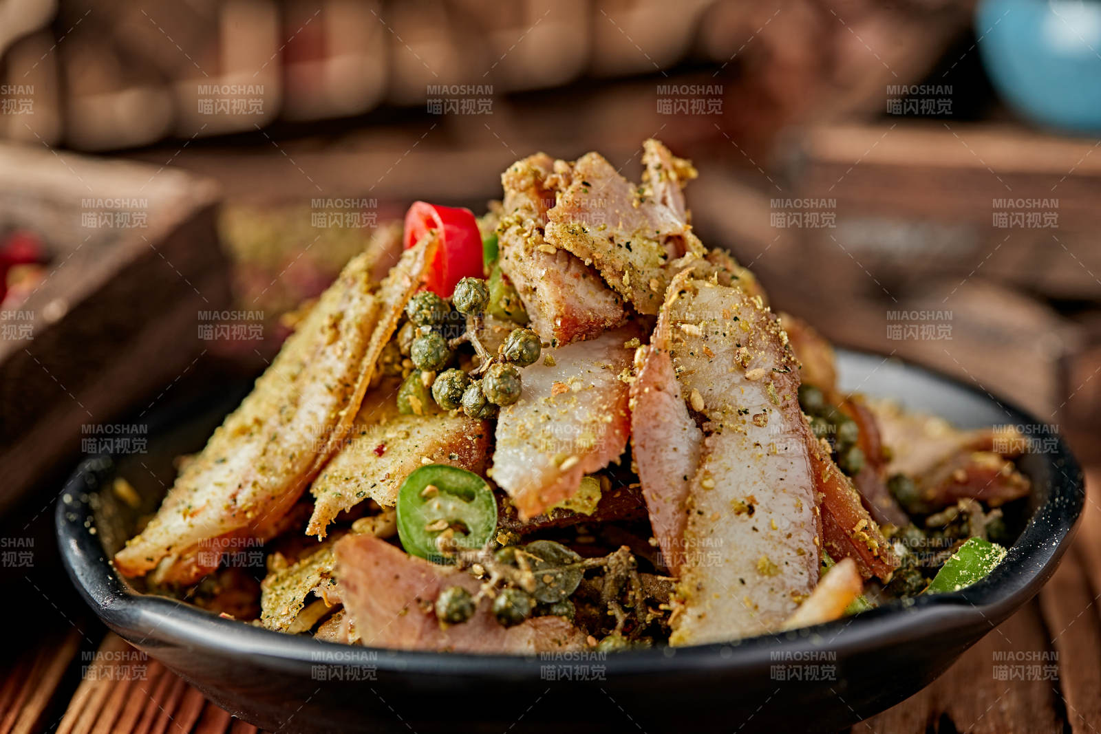 藤椒椒麻烟熏猪五花肉切片图片