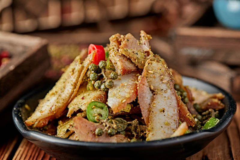 藤椒椒麻烟熏猪五花肉切片图片