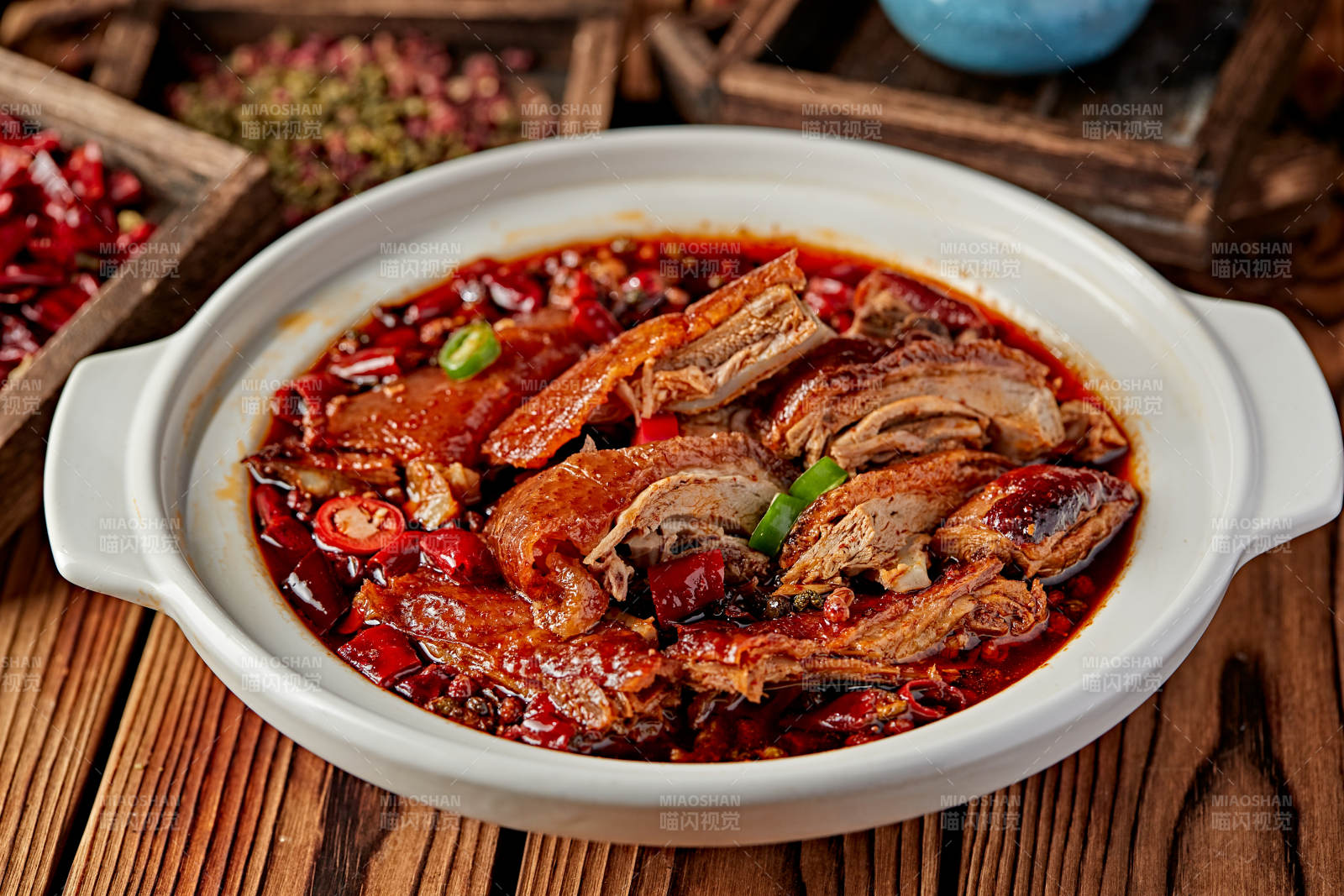 砂锅红油香辣炖老鸭图片