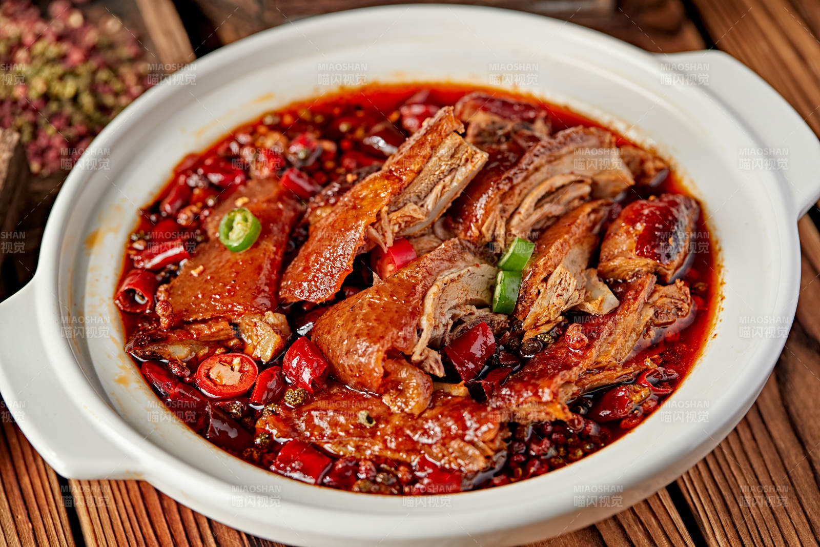 砂锅红油香辣炖老鸭图片