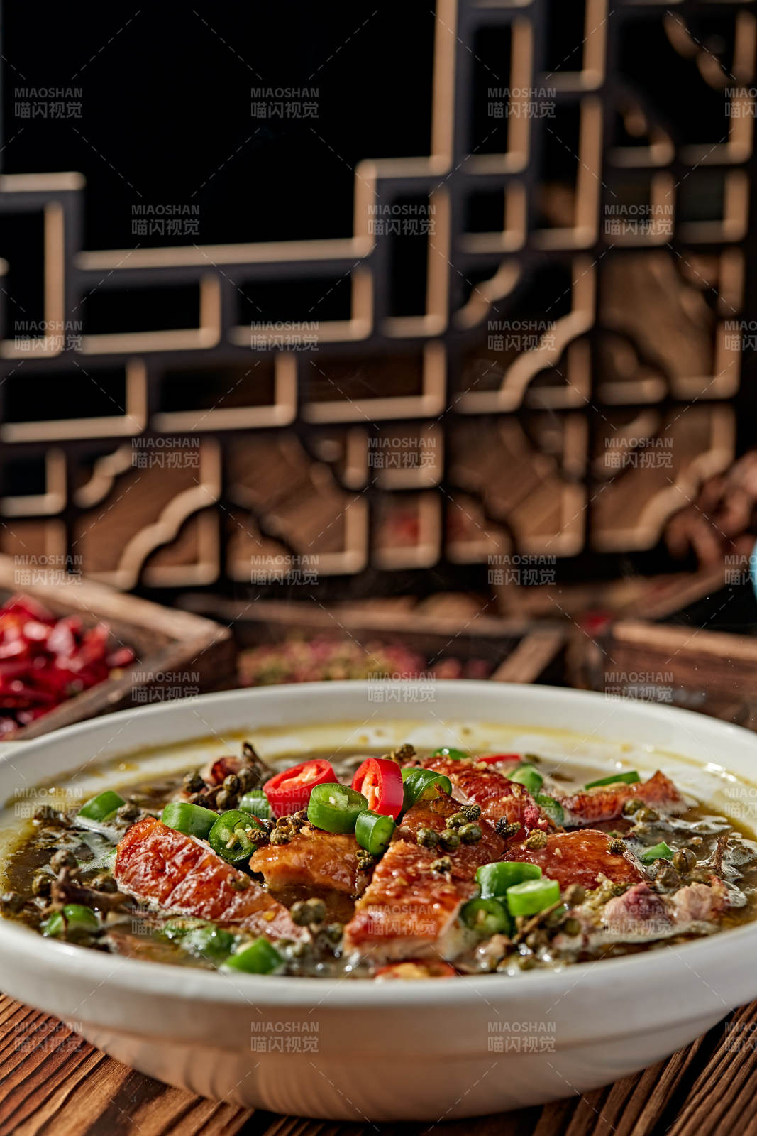 砂锅藤椒椒麻炖老鸭图片