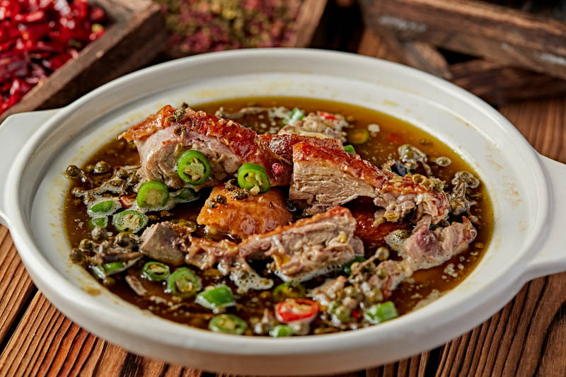 砂锅藤椒椒麻炖老鸭图片