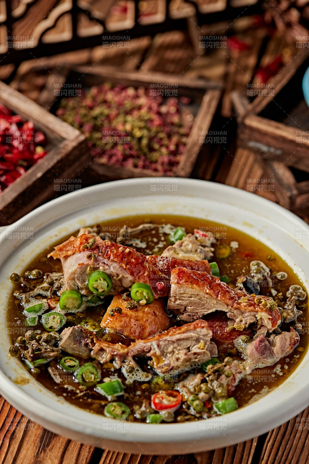 砂锅藤椒椒麻炖老鸭图片