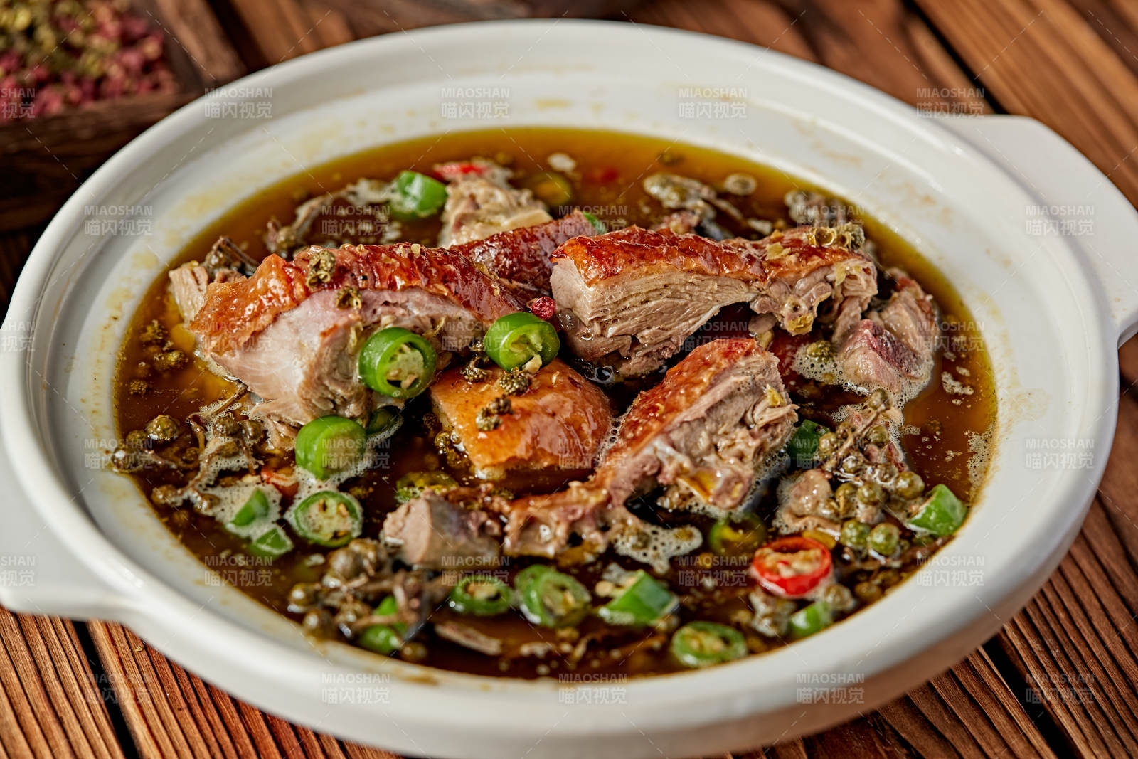 砂锅藤椒椒麻炖老鸭图片