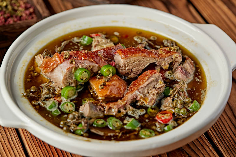 砂锅藤椒椒麻炖老鸭图片